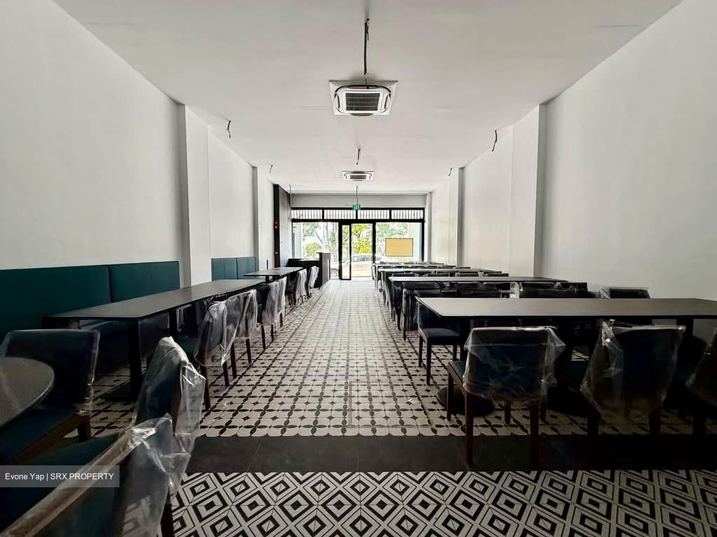 Yio Chu Kang Road (D19), Retail #605899111